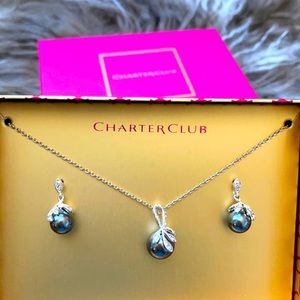 Elegant black pearl necklace and earring set